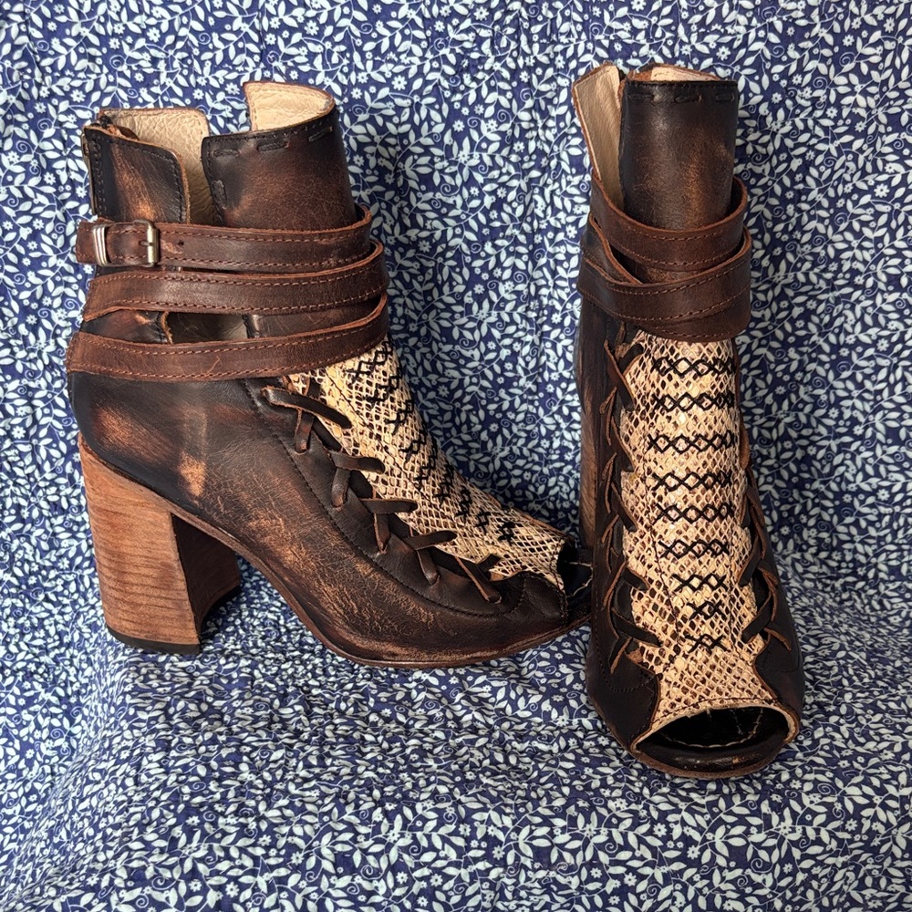 Freebird by Steven Eagle, SIZE 8, Heeled Peep-toe Booties